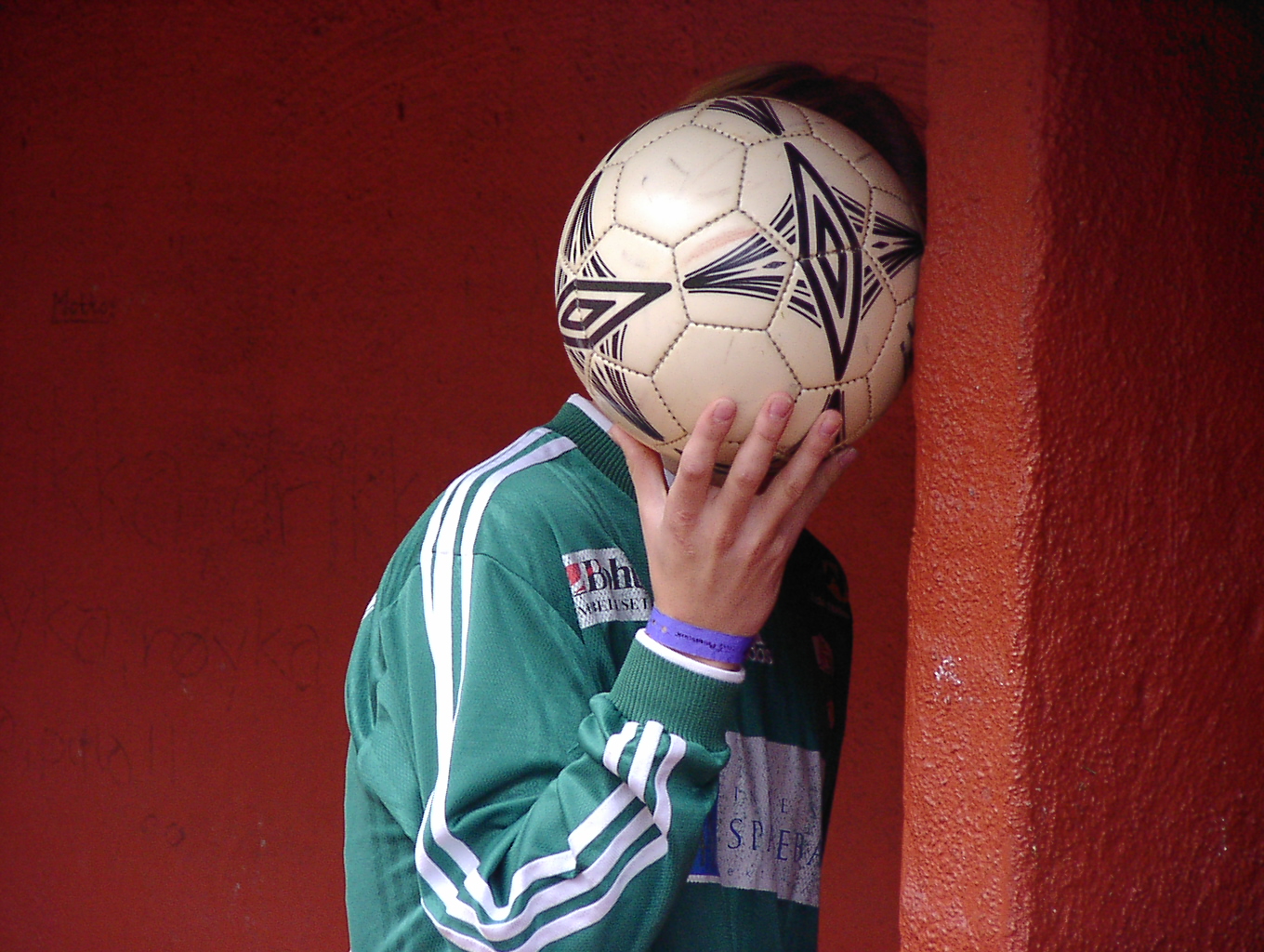Pessoa Jogando Futebol · Foto profissional gratuita